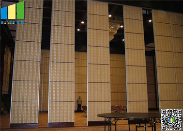 Muro divisorio di legno di mostra del tessuto, muri divisori operabili pieganti