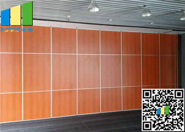 La stanza di legno operabile del muro divisorio del legname divide la struttura di alluminio