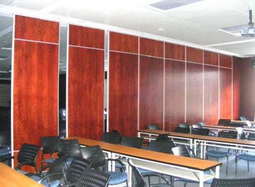 Muri divisori pieganti della mobilia commerciale per la sala riunioni un'altezza di 6 m.