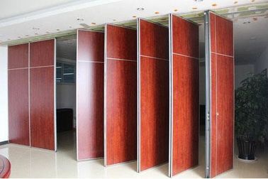 Muro divisorio mobile della stanza di piegatura di legno acustica dell'hotel con la porta del passaggio