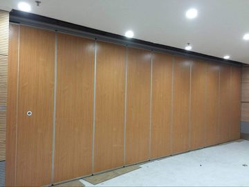 Muri divisori pieganti della Malesia del bordo di legno, muro di separazione acustico commerciale della stanza