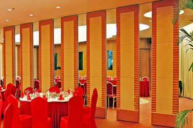 Muri divisori scorrevoli pieganti insonorizzati di legno mobili del ristorante Malesia