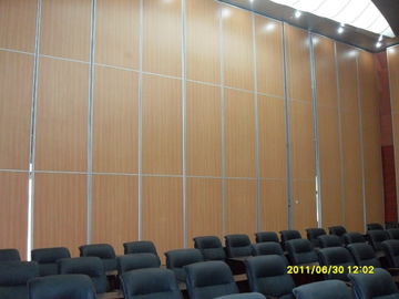 Muro divisorio mobile dell'auditorium di piegatura acustica con le ruote