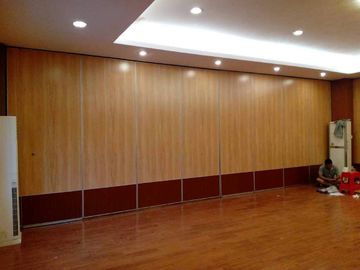 Piegare facendo scorrere i muri divisori operabili per il banchetto Corridoio/divisori fonoassorbenti