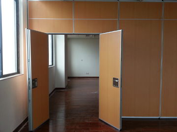 La parete mobile dell'ufficio del MDF divide il tipo del pannello della melammina, scorrevole i divisori