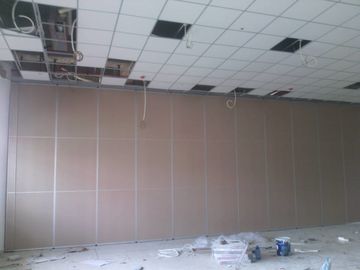 Soffitto di legno su ordinazione per pavimentare i muri divisori per le sale d'esposizione/ufficio