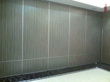 Pannelli per soffitti scorrevoli decorativi isolati, muro divisorio di legno della sala riunioni