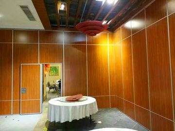 Muro divisorio acustico operabile pieghevole per l'isolamento acustico della sala