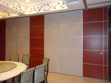 Divisioni insonorizzate decorative della parete dell'aula con la superficie della melammina del portello scorrevole