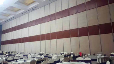 Fono assorbente che fa scorrere la mobilia dell'annuncio pubblicitario di altezza 4m del pannello del muro divisorio del ristorante del rullo della pista di Alumninium