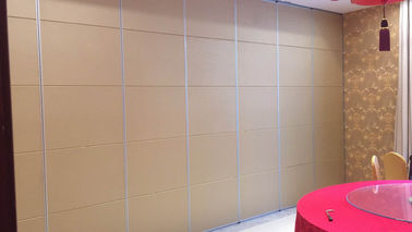 Muri divisori mobili di sala per conferenze, divisori interni della parete del fono assorbente del rullo del portello scorrevole