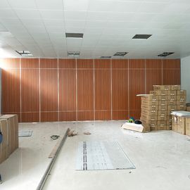 Muro divisorio acustico materiale insonorizzato decorativo per auditorium