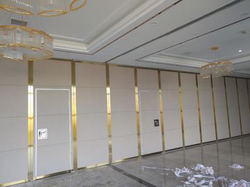Il pavimento dell'hotel al sistema del soffitto che fa scorrere la parete insonorizzata divide lo spessore 65mm del pannello