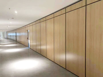 Muri divisori pieganti di Corridoio di banchetto, interno che fa scorrere i divisori