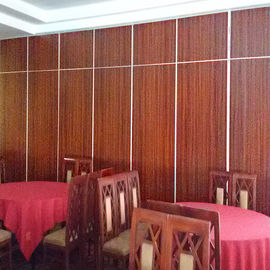 Facendo scorrere i muri divisori mobili per spessore del ristorante 85mm un'altezza dei 6 tester