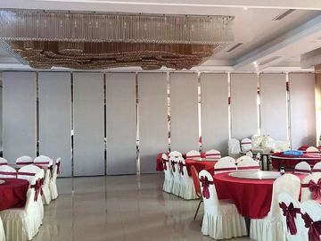 Sistema piegante di legno di legno acustico del muro divisorio per la sala da ballo dell'hotel