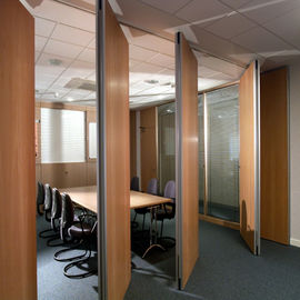 Muri divisori scorrevoli flessibili di legno di assorbimento acustico 85mm per l'ufficio e la sala riunioni