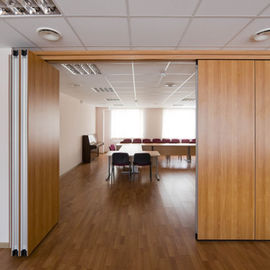Muri divisori scorrevoli flessibili di legno di assorbimento acustico 85mm per l'ufficio e la sala riunioni