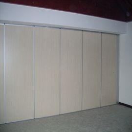 Portelli scorrevoli che piegano il muro divisorio mobile per la sala riunioni dell'auditorium dell'ufficio