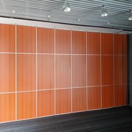muri divisori pieganti di spessore di 85mm in seminterrato della scuola multiuso