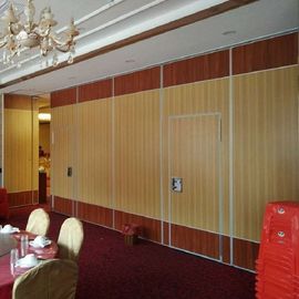 Muri divisori mobili dell'auditorium, interno insonorizzato che fa scorrere i divisori