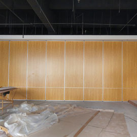 Muri divisori pieganti su misura ritrattabili del ristorante moderni e contemporanei