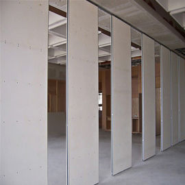 Muri divisori mobili operabili per la funzione Corridoio/aula della chiesa