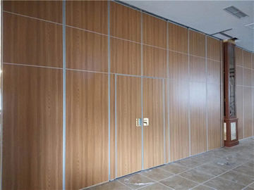Rivesta lo spessore di pannelli 65 millimetri che fanno scorrere i muri divisori pieganti di legno della pista di alluminio per l'aula
