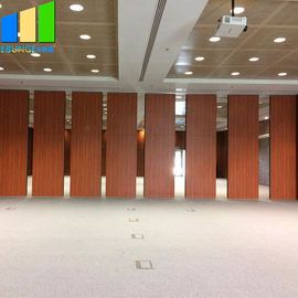 Muri divisori pieganti insonorizzati di divisione mobili del divisorio della porta di piegatura del Mdf VIP con la pista per l'hotel