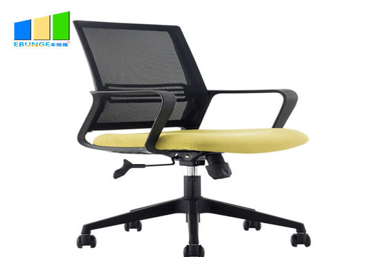 Sedia nera del personale di Mesh Office Chair Computer Desk della parte posteriore della poltrona girevole esecutiva del tessuto metà di