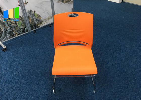 La sedia di plastica dell'ospite dell'ufficio del polipropilene ha personalizzato le sedie di formazione accatastabili