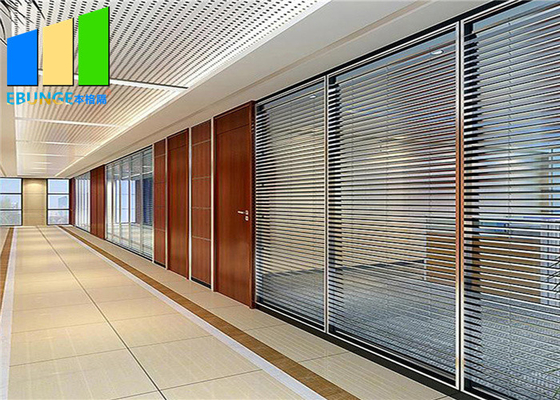 Divisore in vetro temporaneo smontabile su misura dell'ufficio interno con la struttura di alluminio