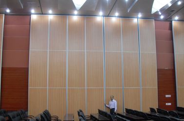 Muri divisori di legno mobili pieganti per il sistema d'attaccatura superiore dell'auditorium