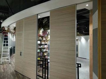 Il muro divisorio di legno dell'hotel/divisori mobili completa il sistema del soffitto