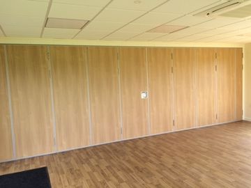 Muri divisori pieganti scorrevoli operabili mobili per la larghezza dell'aula 85mm