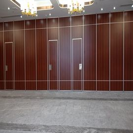 Muri divisori pieghevoli di legno mobili acustici di Corridoio di banchetto con la porta a passo doppio