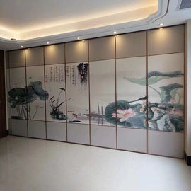 I muri divisori pieganti su misura della parete mobile hanno dipinto le immagini differenti