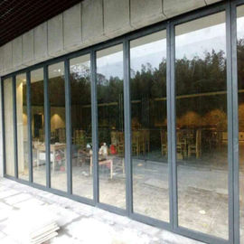 Muri divisori scorrevoli di vetro mobili dividere le stanze per l'ufficio