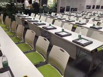 Il multiplo ergonomico della sedia dell'ufficio di EBUNGE colora la sedia accatastabile dell'ospite dell'ospite dell'ufficio per la sala riunioni