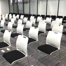 Il multiplo ergonomico della sedia dell'ufficio di EBUNGE colora la sedia accatastabile dell'ospite dell'ospite dell'ufficio per la sala riunioni