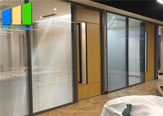 Pavimento fisso glassato struttura di alluminio della parete di vetro alla divisione del soffitto per l'ufficio moderno